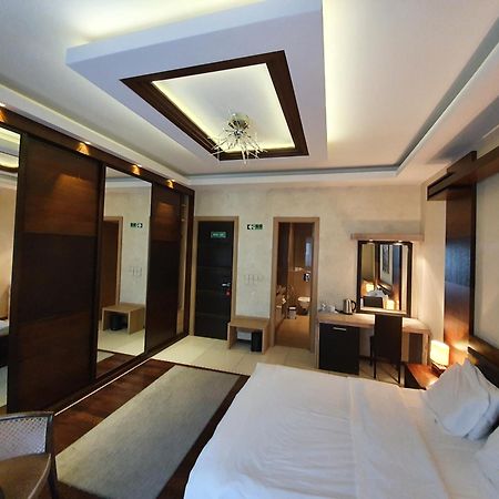 Privilege Suites By Central Park Belgrado Exterior foto