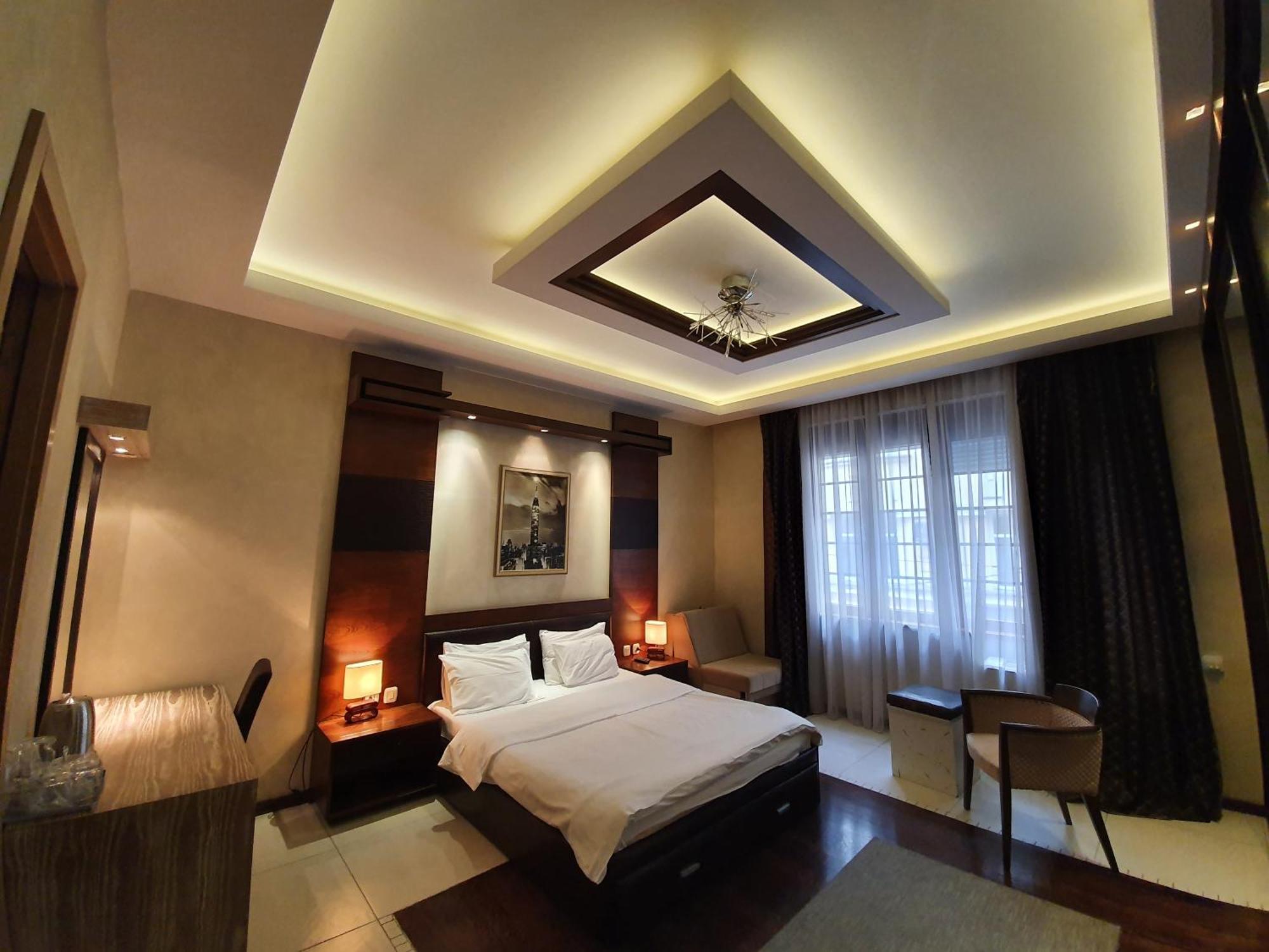 Privilege Suites By Central Park Belgrado Quarto foto